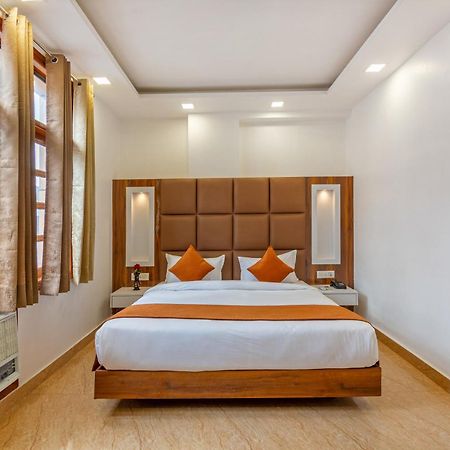 Rahul Palace By Golden Tree Near Metro Station And Ajmal Khan Market Yeni Delhi Dış mekan fotoğraf
