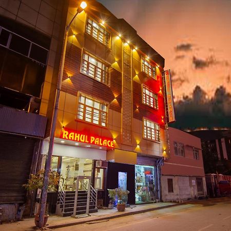 Rahul Palace By Golden Tree Near Metro Station And Ajmal Khan Market Yeni Delhi Dış mekan fotoğraf