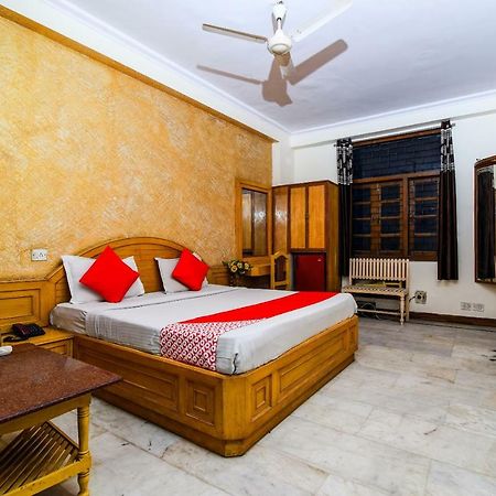 Rahul Palace By Golden Tree Near Metro Station And Ajmal Khan Market Yeni Delhi Dış mekan fotoğraf