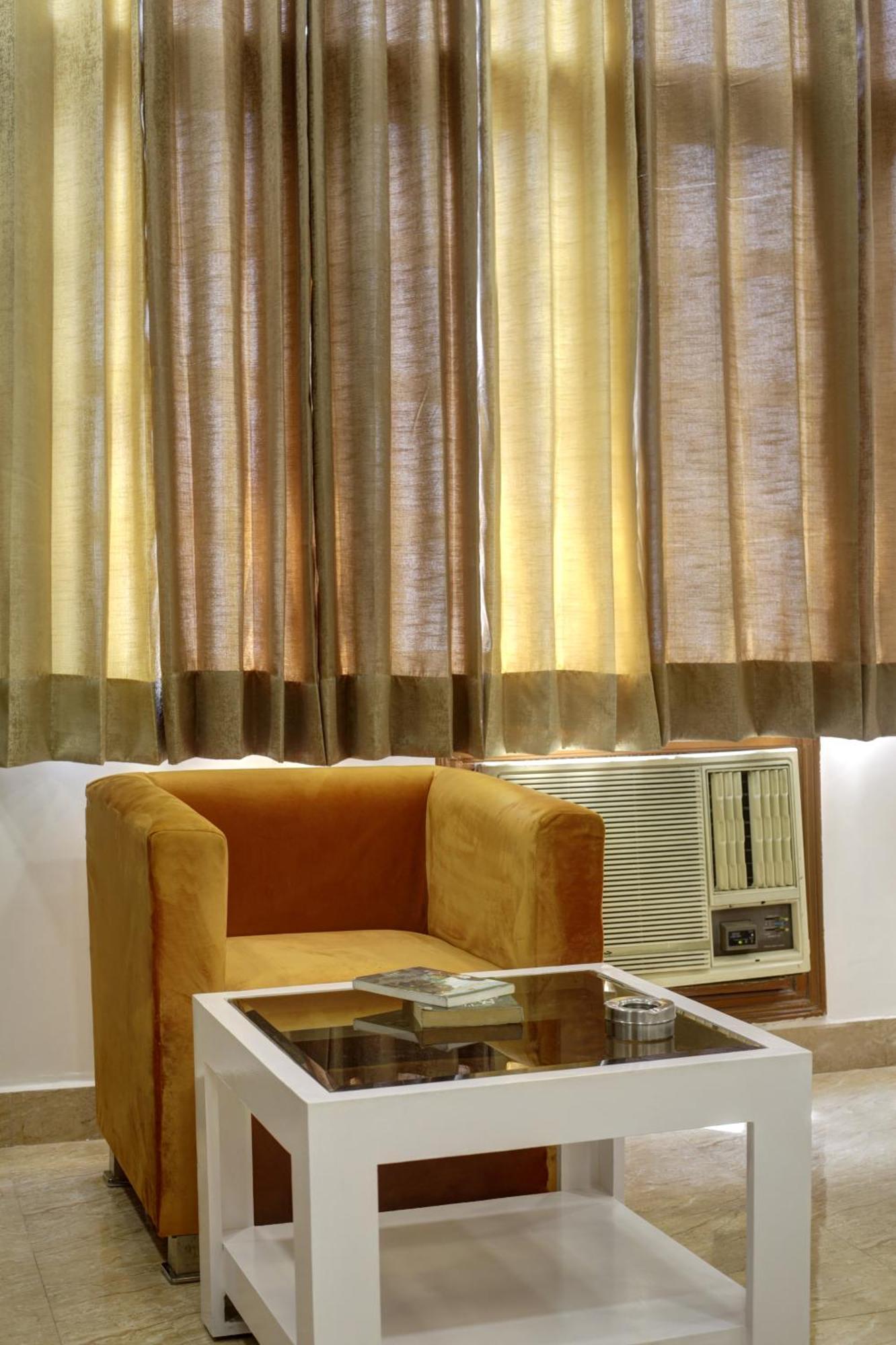 Rahul Palace By Golden Tree Near Metro Station And Ajmal Khan Market Yeni Delhi Dış mekan fotoğraf