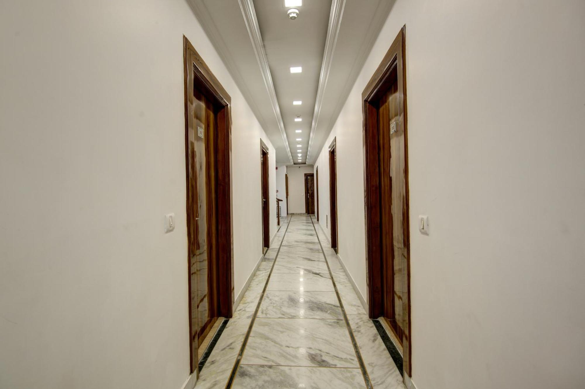 Rahul Palace By Golden Tree Near Metro Station And Ajmal Khan Market Yeni Delhi Dış mekan fotoğraf