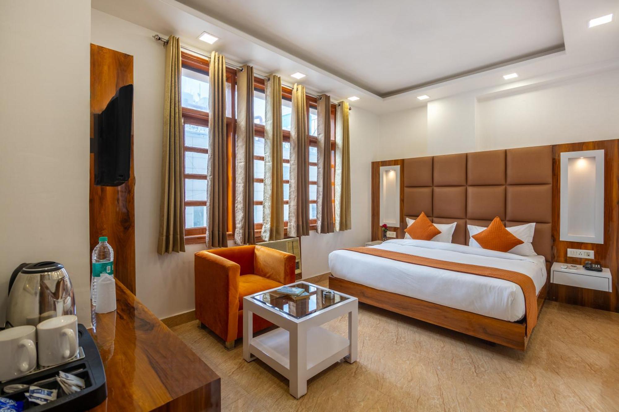 Rahul Palace By Golden Tree Near Metro Station And Ajmal Khan Market Yeni Delhi Dış mekan fotoğraf