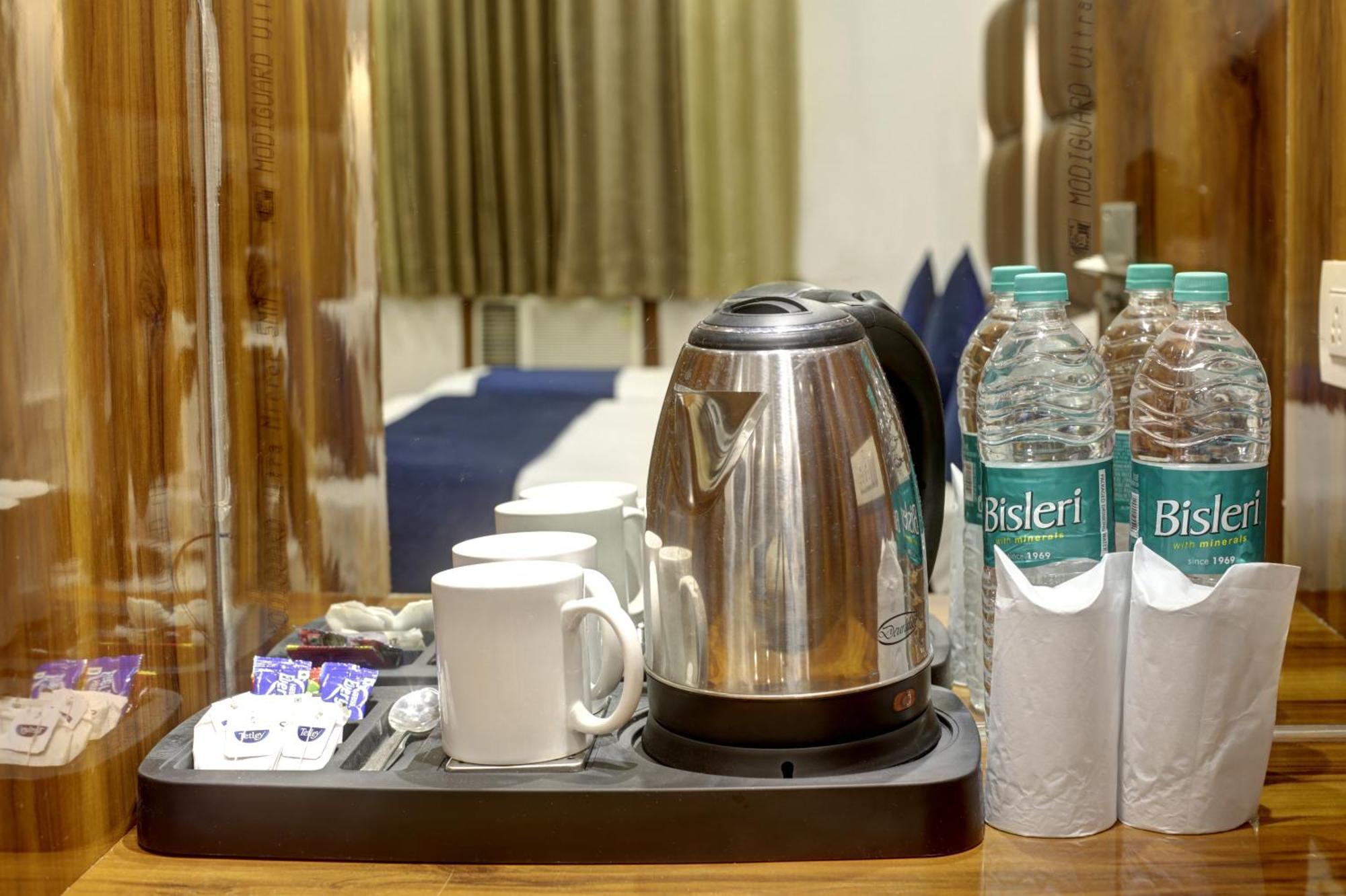 Rahul Palace By Golden Tree Near Metro Station And Ajmal Khan Market Yeni Delhi Dış mekan fotoğraf