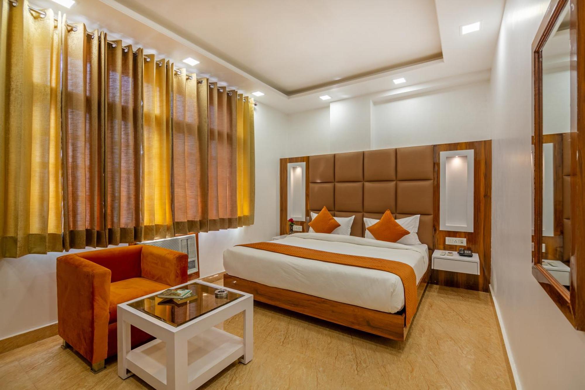 Rahul Palace By Golden Tree Near Metro Station And Ajmal Khan Market Yeni Delhi Dış mekan fotoğraf