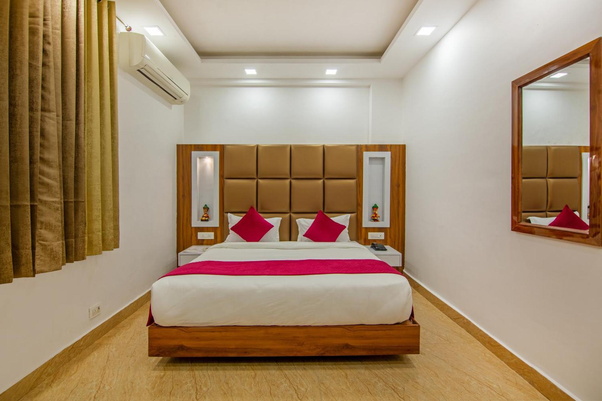 Rahul Palace By Golden Tree Near Metro Station And Ajmal Khan Market Yeni Delhi Dış mekan fotoğraf