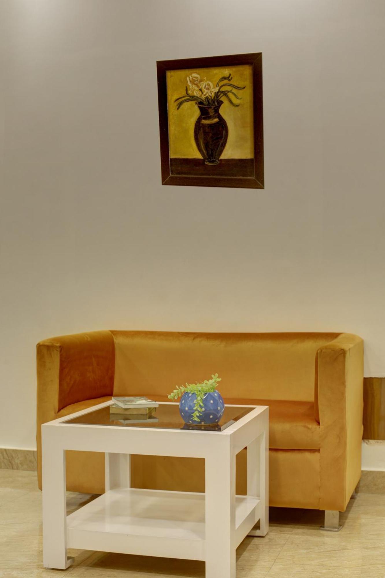 Rahul Palace By Golden Tree Near Metro Station And Ajmal Khan Market Yeni Delhi Dış mekan fotoğraf