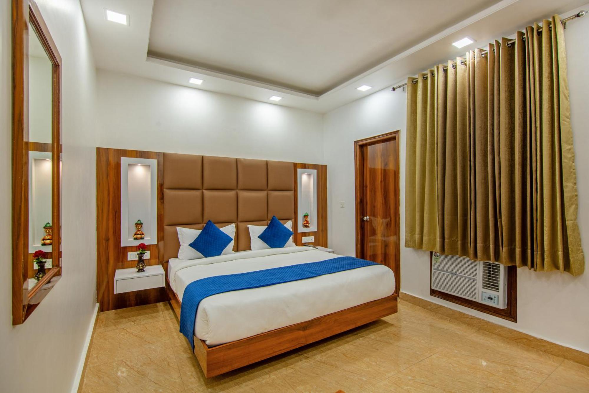 Rahul Palace By Golden Tree Near Metro Station And Ajmal Khan Market Yeni Delhi Dış mekan fotoğraf