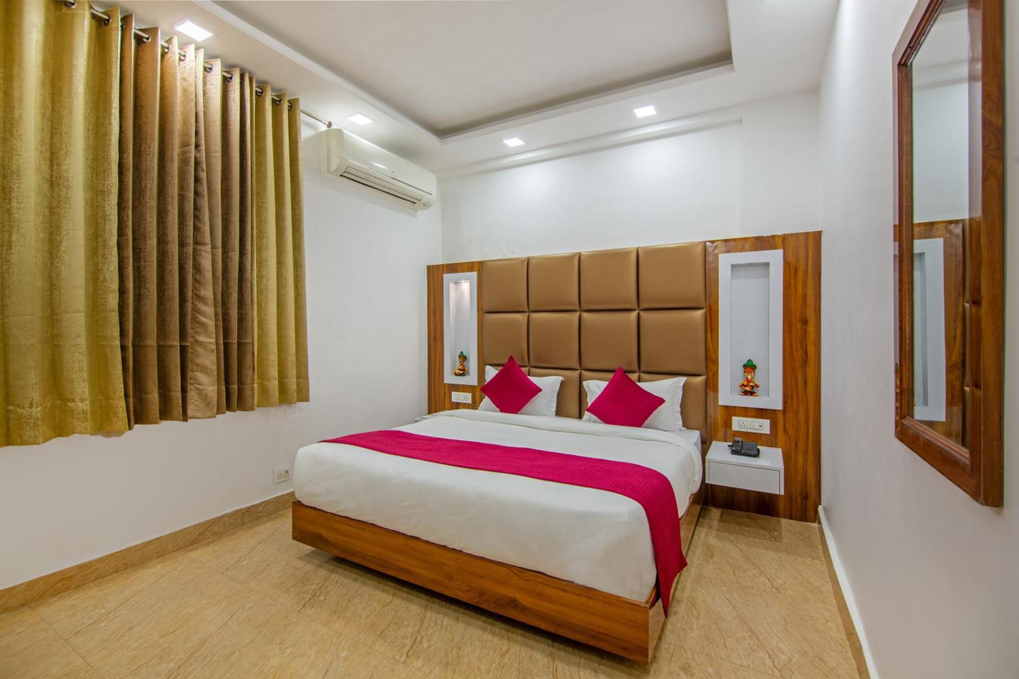 Rahul Palace By Golden Tree Near Metro Station And Ajmal Khan Market Yeni Delhi Dış mekan fotoğraf