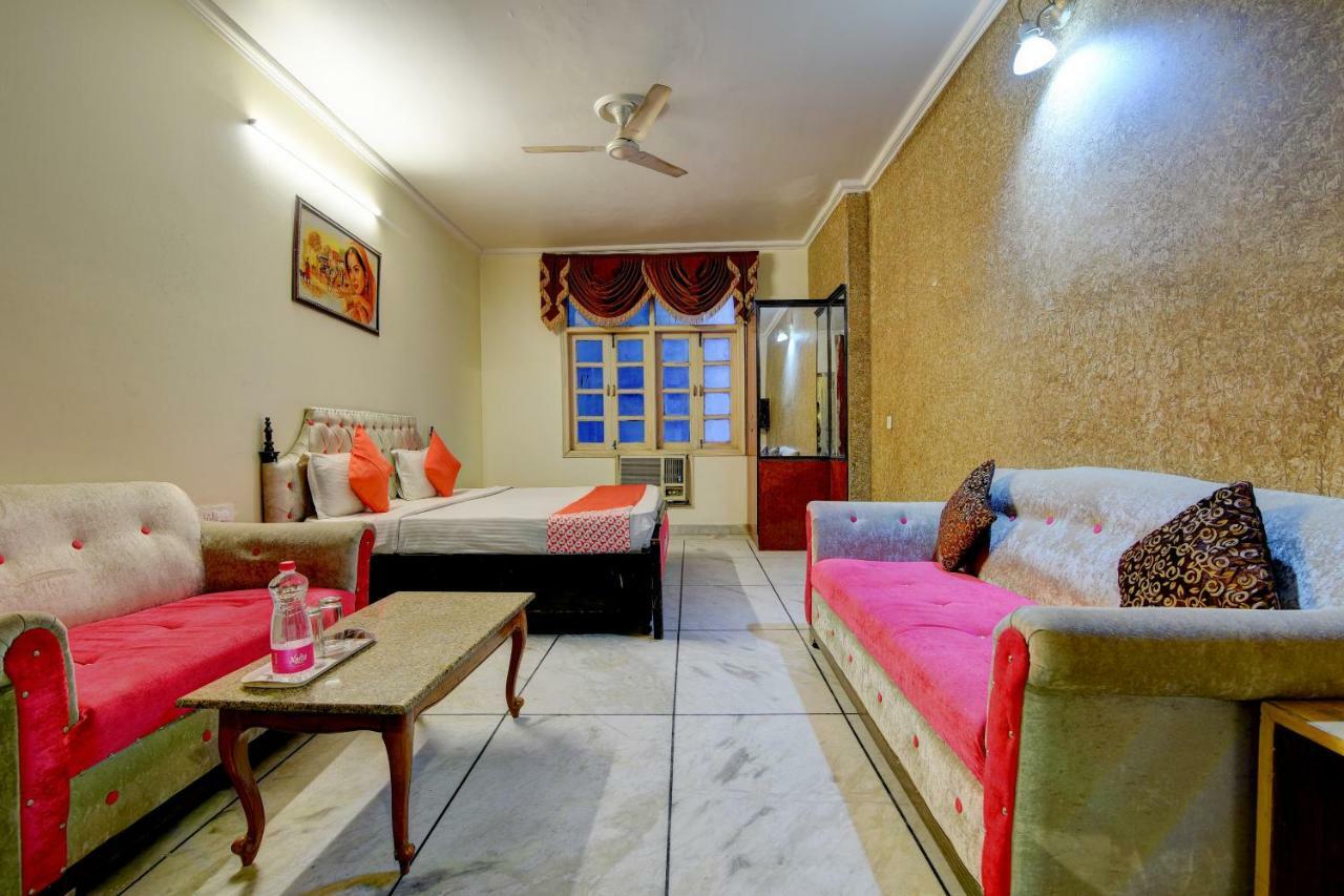 Rahul Palace By Golden Tree Near Metro Station And Ajmal Khan Market Yeni Delhi Dış mekan fotoğraf