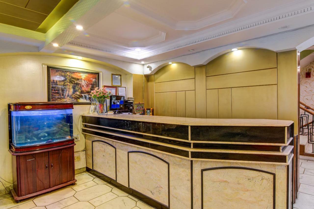 Rahul Palace By Golden Tree Near Metro Station And Ajmal Khan Market Yeni Delhi Dış mekan fotoğraf