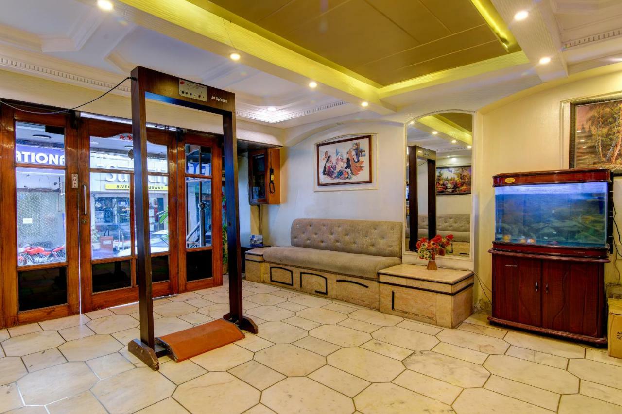 Rahul Palace By Golden Tree Near Metro Station And Ajmal Khan Market Yeni Delhi Dış mekan fotoğraf