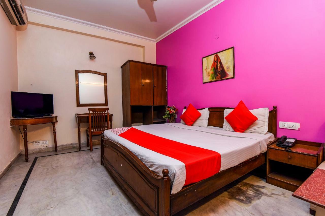 Rahul Palace By Golden Tree Near Metro Station And Ajmal Khan Market Yeni Delhi Dış mekan fotoğraf