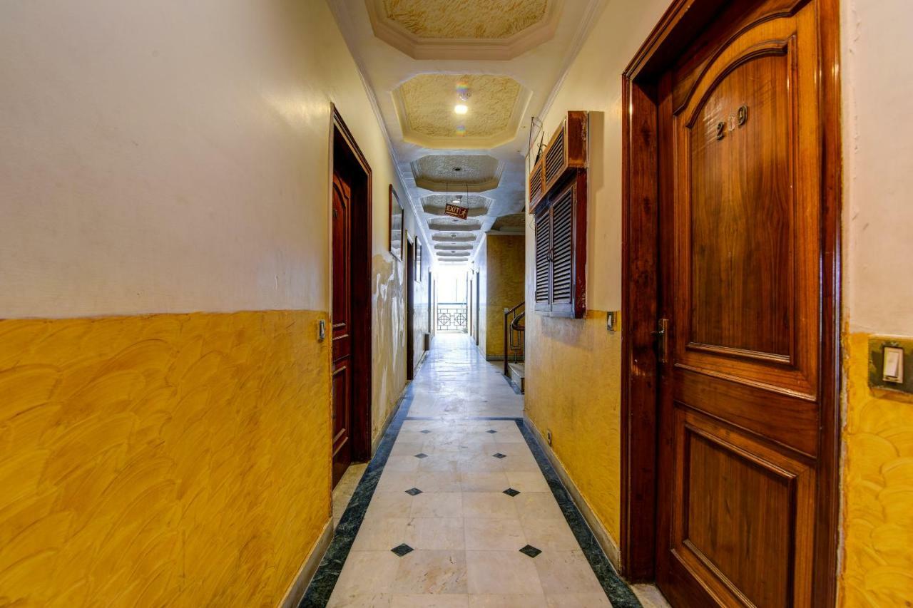 Rahul Palace By Golden Tree Near Metro Station And Ajmal Khan Market Yeni Delhi Dış mekan fotoğraf