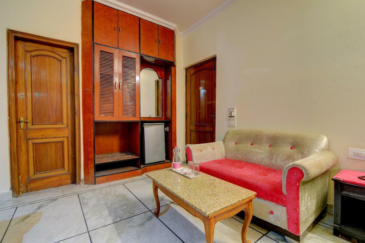 Rahul Palace By Golden Tree Near Metro Station And Ajmal Khan Market Yeni Delhi Dış mekan fotoğraf