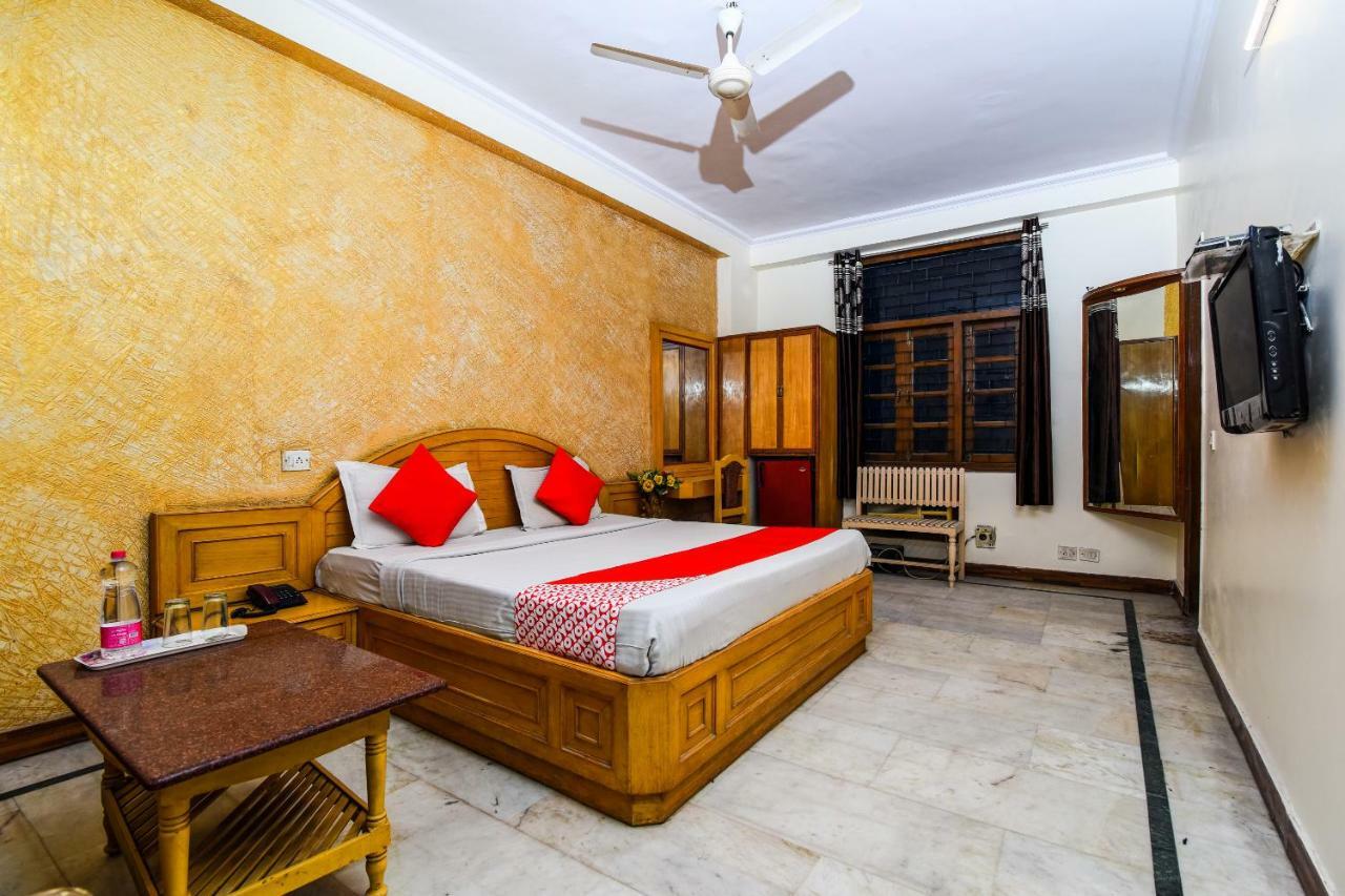 Rahul Palace By Golden Tree Near Metro Station And Ajmal Khan Market Yeni Delhi Dış mekan fotoğraf