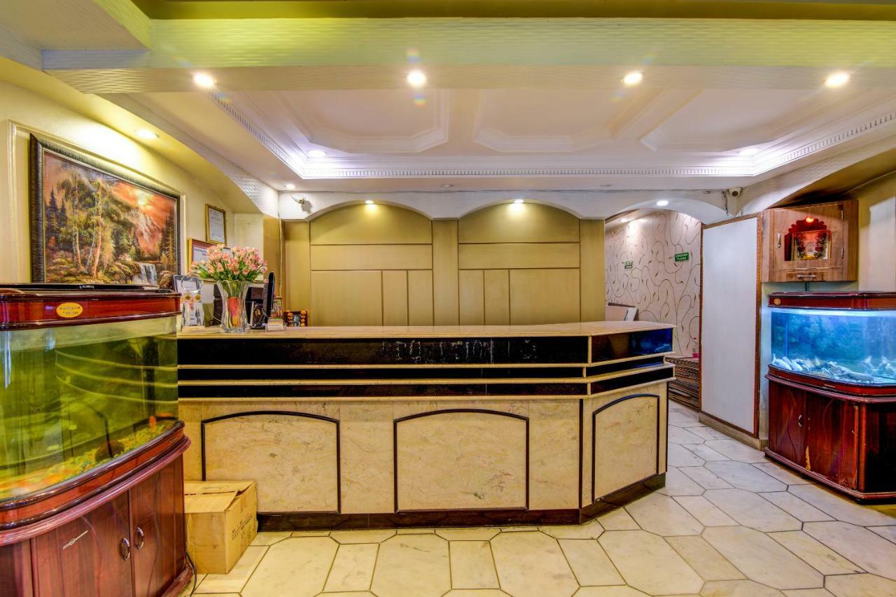 Rahul Palace By Golden Tree Near Metro Station And Ajmal Khan Market Yeni Delhi Dış mekan fotoğraf