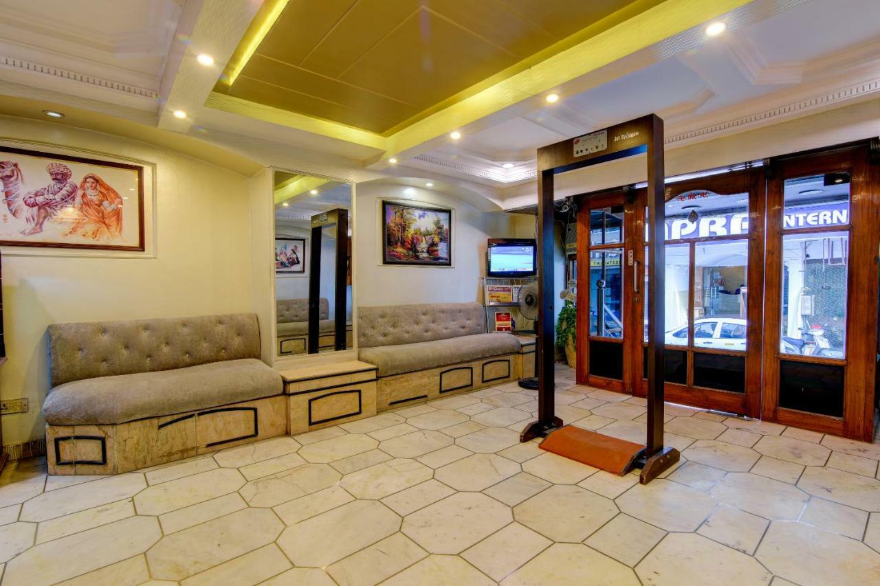 Rahul Palace By Golden Tree Near Metro Station And Ajmal Khan Market Yeni Delhi Dış mekan fotoğraf