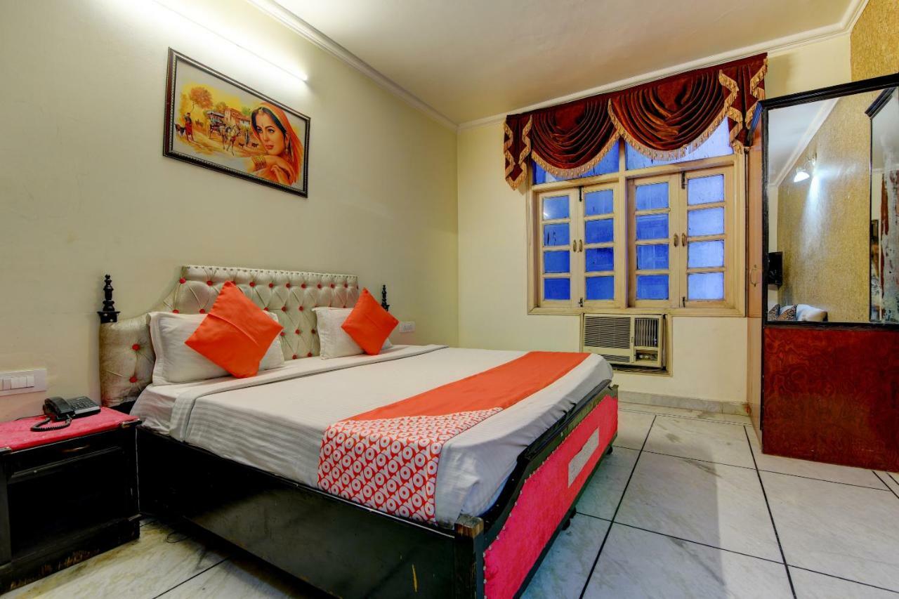 Rahul Palace By Golden Tree Near Metro Station And Ajmal Khan Market Yeni Delhi Dış mekan fotoğraf
