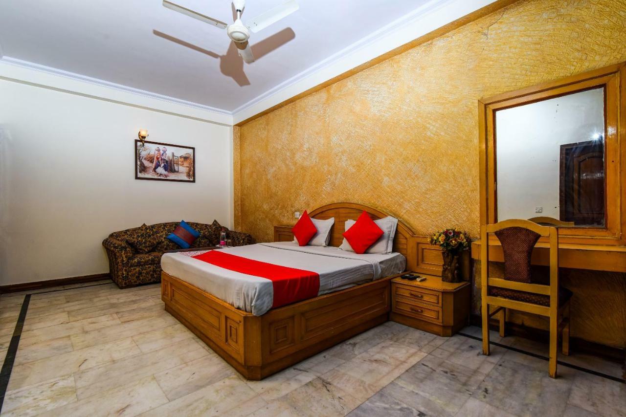 Rahul Palace By Golden Tree Near Metro Station And Ajmal Khan Market Yeni Delhi Dış mekan fotoğraf