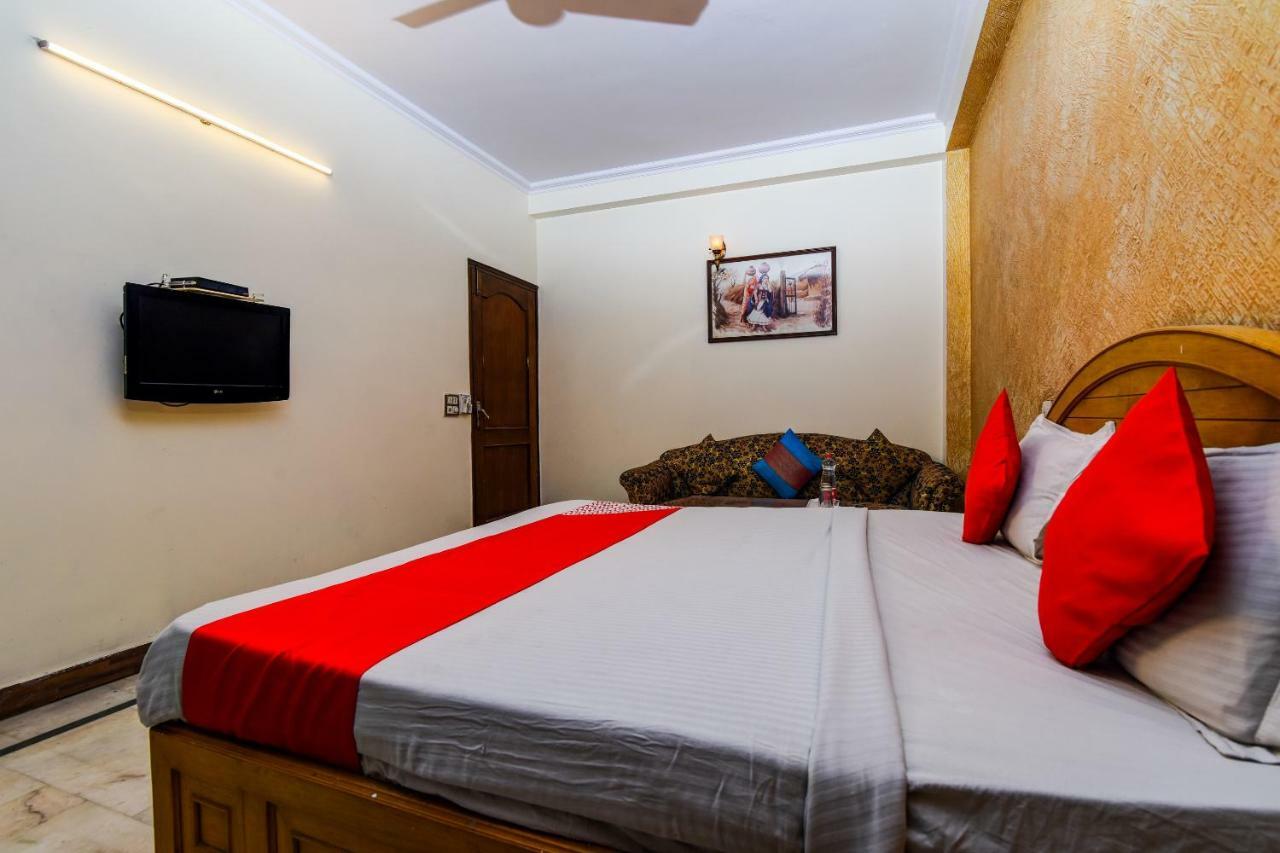 Rahul Palace By Golden Tree Near Metro Station And Ajmal Khan Market Yeni Delhi Dış mekan fotoğraf