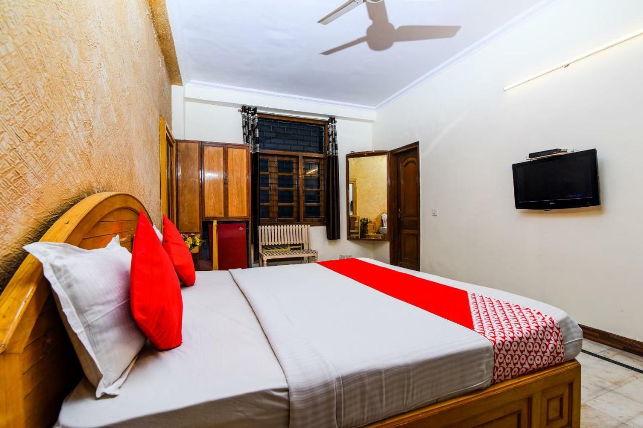 Rahul Palace By Golden Tree Near Metro Station And Ajmal Khan Market Yeni Delhi Dış mekan fotoğraf