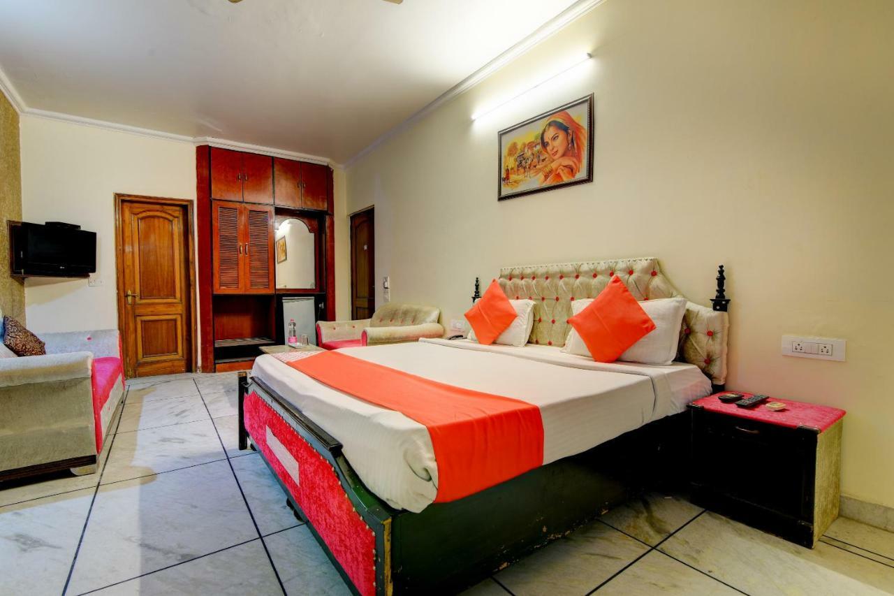 Rahul Palace By Golden Tree Near Metro Station And Ajmal Khan Market Yeni Delhi Dış mekan fotoğraf